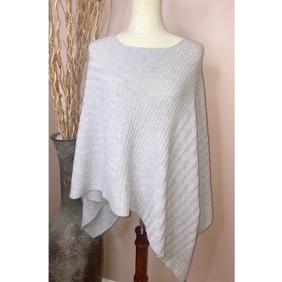 🚫SOLD🚫 NWOT BERYLL 100% Cashmere ribbed poncho One Size - Picture 4 of 13